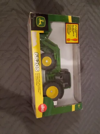 Tractor John Deere 6820S Siku con pala frontal