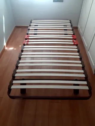 Somier con patas color marrón/rojo cama de 90cm