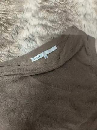 Blusa punto asimétrica marrón