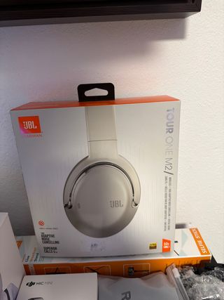 Auriculares JBL Tour One M2 Plata