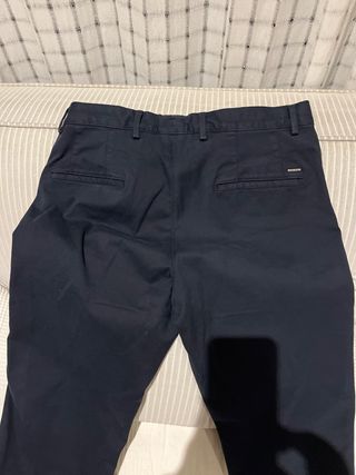 Pantalón chino azul marino Mango chico T.42 slim
