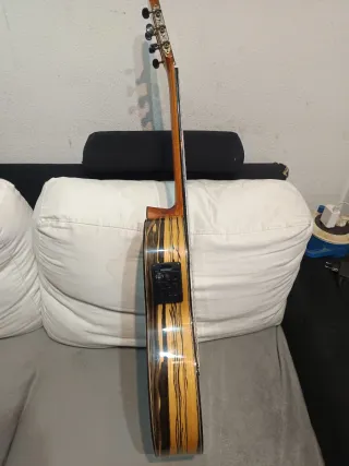 Guitarra flamenca Cutaway