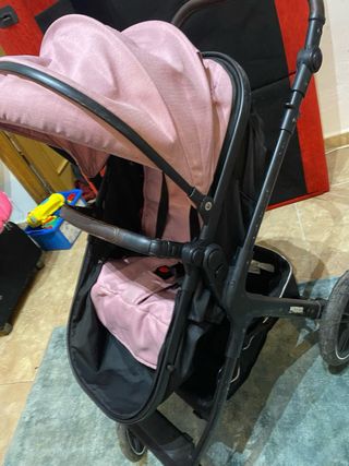 Carrito de bebé rosa