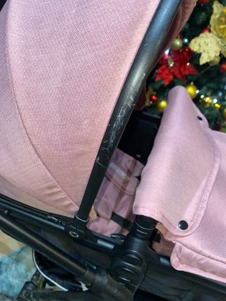 Carrito de bebé rosa