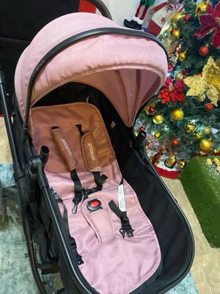 Carrito de bebé rosa