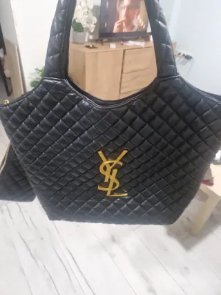 Borsa imbottita Yves Saint Laurent nera e dorata