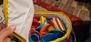 Cocinita de juguete rosa con accesorios