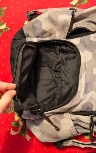 Mochila Nike con estampado gris y Negro