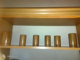 6 cubos de madera (2 grandes, 4 pequeños)