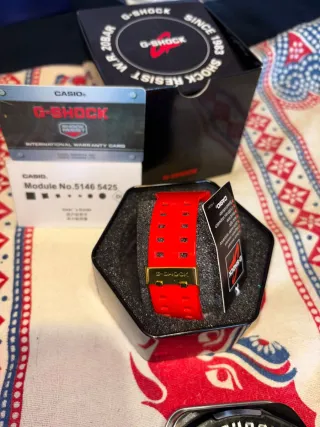 Reloj Casio G-Shock Rojo y Dorado