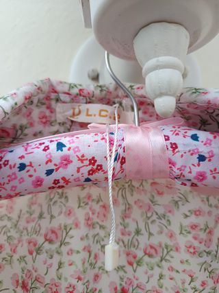 Vestido camisero organdí florecitas fresa y verde