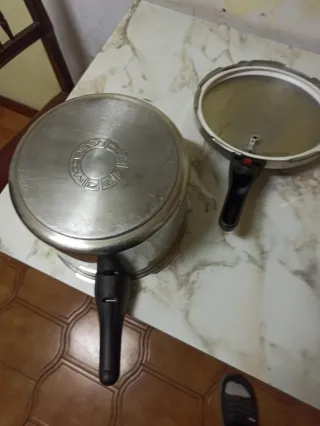Olla a presión metálica y plástica