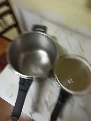 Olla a presión metálica y plástica