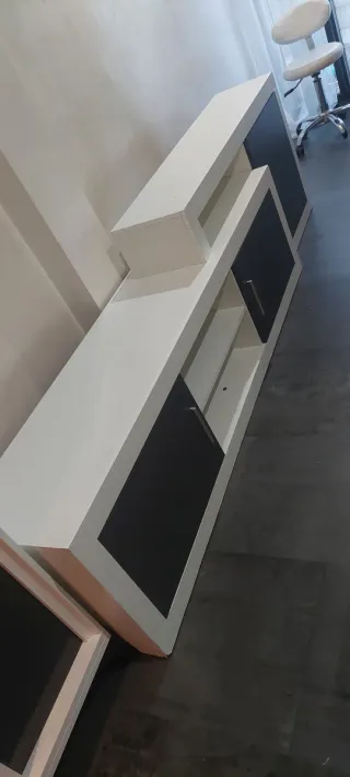 Mueble de comedor modular blanco y negro