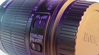 Objetivo 18-55mm Canon EFS STM + Parasol