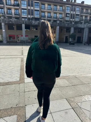 Chaqueta verde acolchada