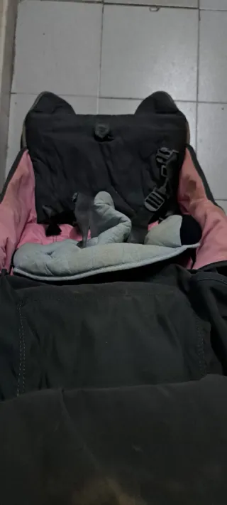 Silla de paseo gris y rosa Maclaren