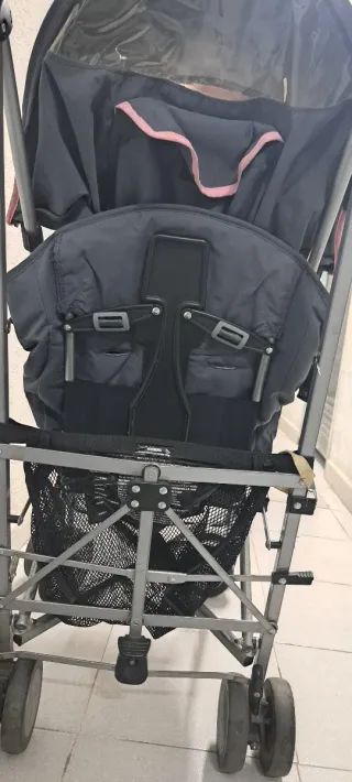 Silla de paseo gris y rosa Maclaren