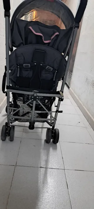 Silla de paseo gris y rosa Maclaren
