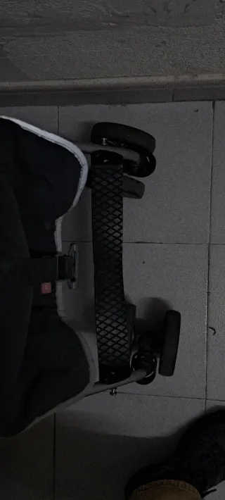 Silla de paseo gris y rosa Maclaren