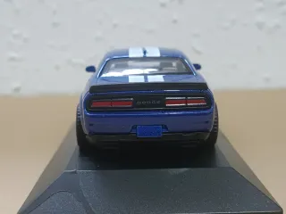 Coche 1:43 Dodge Challenger