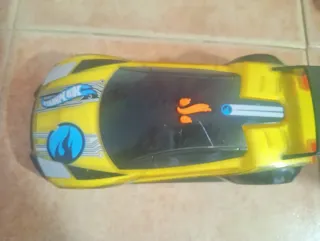 Coche Hot Wheels Amarillo