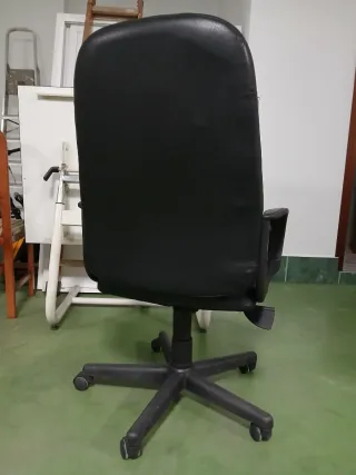 Sillón de oficina negro