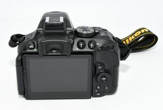 Cámara Réflex Nikon D5300 + Objetivo AF-P 18-55mm