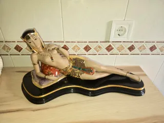 Figura Egipcia Mujer Reclinada