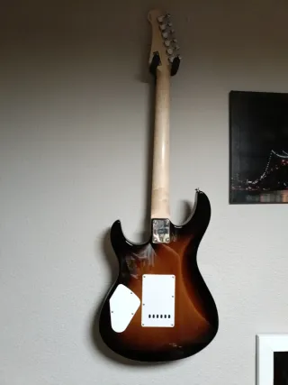 Guitarra Eléctrica Yamaha Pacifica 212 VQM.