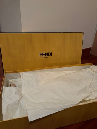 Stivali alti Fendi in pelle beige