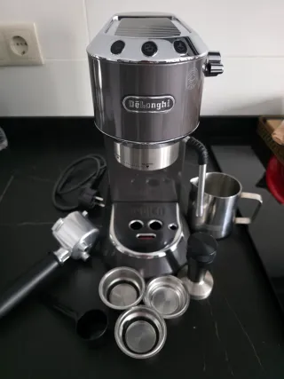 6 MESES DE USO. Cafetera De'longhi Dedica Arte