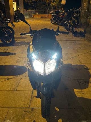 Moto Scooter Negra sym jet 14 50cc