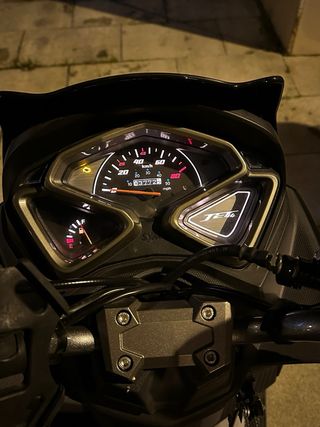 Moto Scooter Negra sym jet 14 50cc