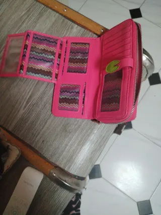 Monedero rosa con ranita y libélula