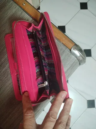 Monedero rosa con ranita y libélula