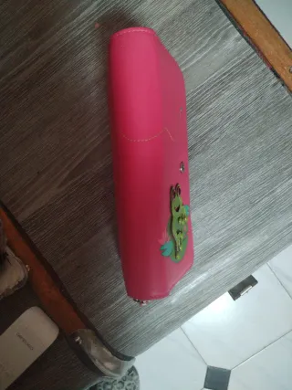 Monedero rosa con ranita y libélula