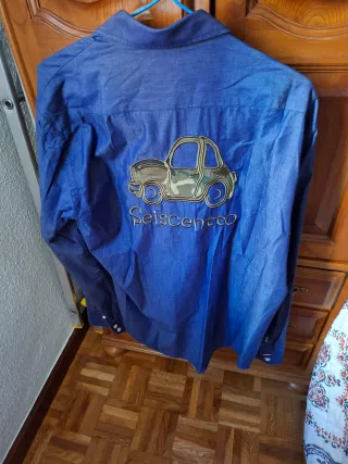 Camisa con coche bordado