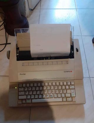 Máquina de escribir Olympia Prestige