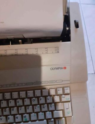 Máquina de escribir Olympia Prestige