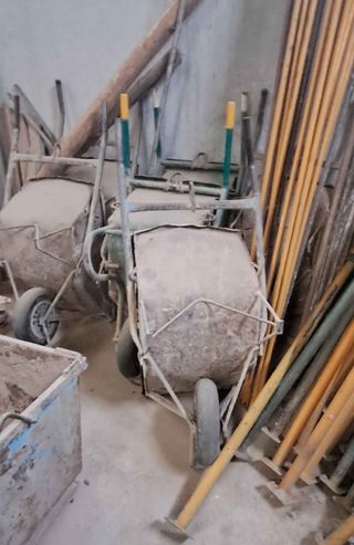 6 carretillas chino de obra.