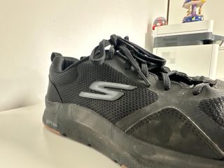 Zapatillas Skechers Negras y Marrones