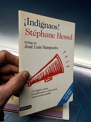 3 novelas , Indignaos!, Sin genero de dudas, MicroRRelatos