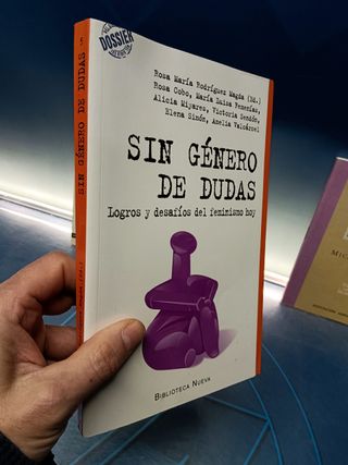 3 novelas , Indignaos!, Sin genero de dudas, MicroRRelatos