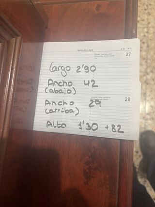 Mueble de comedor madera oscura