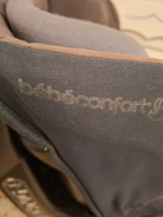 Silla de coche marrón