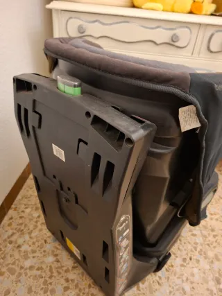 Silla de coche marrón