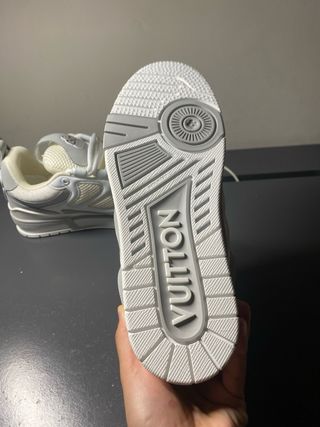 Louis Vuitton LV Skate Grigia