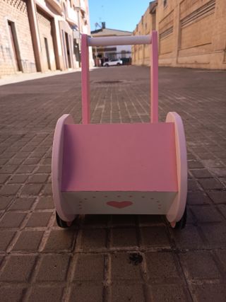 Cochecito de madera para bebé de juguete