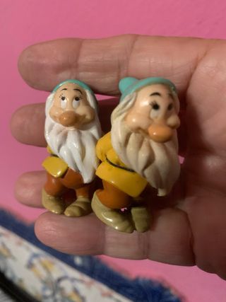 2 Figuras Enanitos y 2 Porcelanas Colección